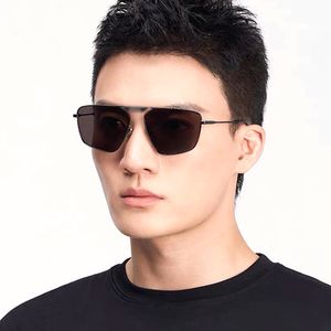 Neue Modedesign-Sonnenbrille 0246S, Metallrahmen, quadratische Linse, zurückhaltende, einfache UV400-Schutzbrille, Brillenlinse und flacher Linsen-Shadow-Box-Rahmen