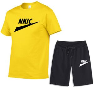 Sommarens trackar Sport Sport Suit 2 -stycken Set Tracksuit Men's Overdimensionerade kl￤dstil T -skjortor M￤n passar skjorta Shorts