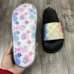 Chanellies Sandalet Chandal Sıcak Chanelity Değişen Renk Moda Holografik Lazer Terlik Kadınlar Slaytlarda Kaymalar Net Sole Vintage Platform Scuffs Flip Flips B B B