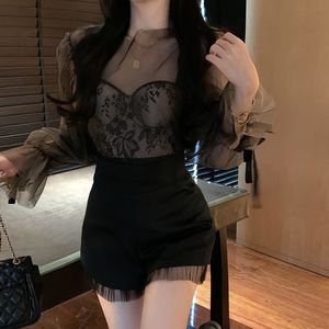 Womens Two Piece Pants Chic Girl Outfits 3 Set Flare Sleeve Mesh Shirt Black Lace Camis Vest High midje Mini Shorts Fashion 3PC Matching Suit 230202