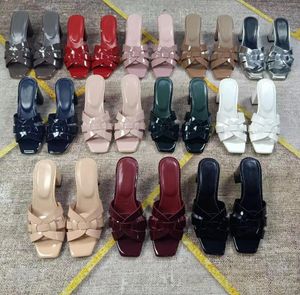 Moda Teave Slipper Moda Sandálias de lazer feminino Designer de verão Novo estilo Pure Color Heels Sandálias Mulheres de Luxo ao ar livre Flipers de couro de luxo