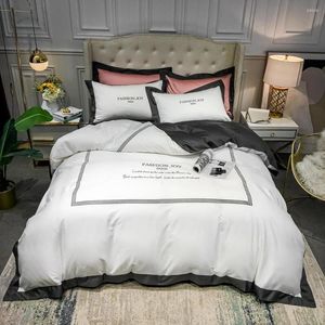 寝具セット2023 4ピースの長いステープルコットン刺繍ダブル家庭用ベッドシートキルトカバーライトラグジュアリースタイルの白色