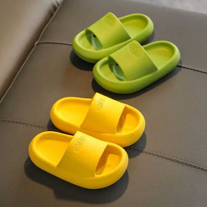 Slipper Childrens Summer Boys Girls inomhus icke-halk mjuk botten tjockt baby bad badrum barn sandaler och tofflor 0203