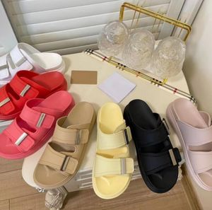 Luxury Thick-Soled Slippers PVC Rubber Buckle Latch Sandals Fashion Candy Color Outdoor Leisure Shoes Slipper Women's Summer Designer Sandbeach Sandal