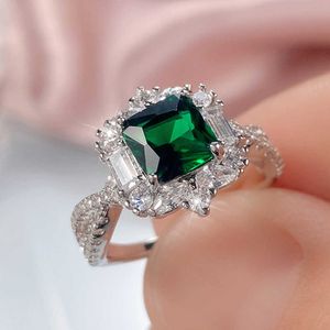 Solitaire Ring Gorgeous Square Green Cubic Zirconia s for Women New 2023 Fashion Luxury Female Anniversary Gift Party Jewelry Y2303