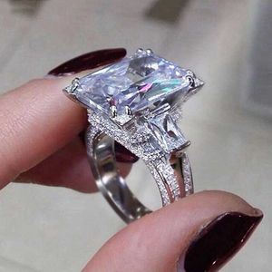 Solitaire Ring Luxury Crystal Cubic Zirconia S Fashion Square Shaped Finger for Women Wedding Party Silver Band Band smycken Y2302