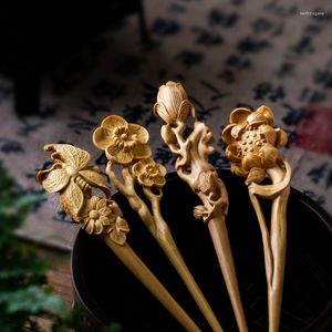 Decorative Figurines 16cm Wood Hair Stick Statue Hairpin Boxwood Chinese Ancient Rhyme Plum Headdress Lucky Flower