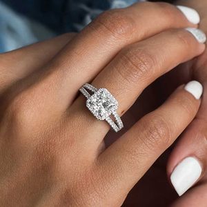 Solitaire Ring Nova Princesa Na moda Cut Cubic Zirconia Finger S Women Wedding Wedding Fashion Conttet Design Jewelry Gift Y2302