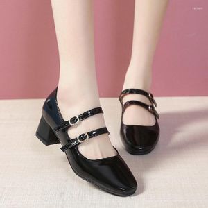 Sukienka buty komise 2023 Spring Summer Kobiety podwójna klamra Mary Janes Patent Skórzane obcasy pompki retro damskie buty czarne