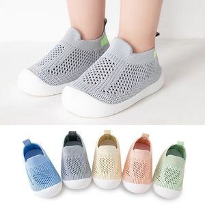 Sneakers Buty dla dzieci swobodny oddychający cukierki Kolory niemowlęcia dla dzieci chłopcy dla dzieci sztapsy miękkie dno wygodne bez poślizgu 230203