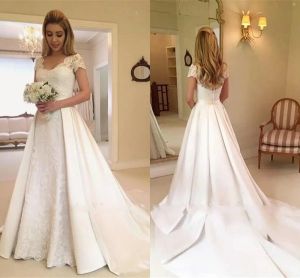 2023 Gorgeous Lace Wedding Dresses Bridal Gown With Overskirt Satin Short Sleeves A Line Covered Buttons Sweep Train Plus Size Custom Made Garden Vestido De 403