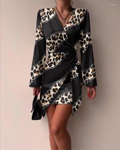 Casual Dresses Women V Neck Mini Dress Full Längd Sexig Hög midja Leopard Fashion Bodycon Slim