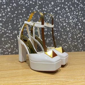 Lackleder, superhohe PUMPS, Abendschuhe, Damen-Sandale, 13 cm, Luxus-Designer-Plateau-Slingbacks, klassische Schnalle, verzierter Knöchelriemen, Fabrikschuhe