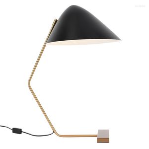 Lampy stołowe nordycka kutego żelaza Czarna stożkowa lampa LED Lampa LED ze złotym zagęszczonym metalowym sypialnią student sypialni