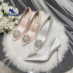 Dress Shoes White Wedding Shoes Female 2022 New Style Rhinestone Pearl Dress Banquet High Heels Satin Large Size Bridesmaid Wedding Shoes G230130