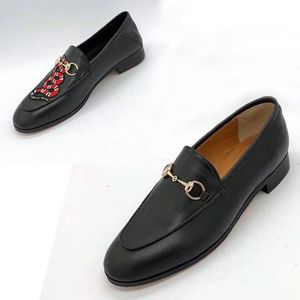 Dress Shoes Casual Shoe Men Trample Lazy Loafers Women Flat Designer Authentic Cowhide Metal Buckle Lady Leather Letter Mules Princetown