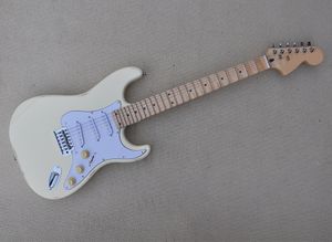 Cremefarbene Relic-E-Gitarre mit 6 Saiten und Griffbrett aus gewelltem Ahorn, SSS-Tonabnehmer, weißes Schlagbrett. Kann individuell angepasst werden