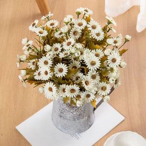 Flores decorativas 18 Head 1 Bunco de seda Daisy Bride Fake Bouquet Bouquet Autumn Artificial Girlower Flores Artificiales DIY Decor para Vaso Home