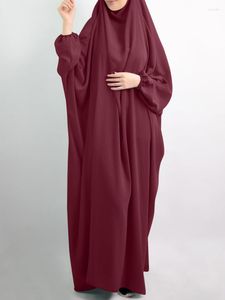 Этническая одежда Европа и платье хиджаба большого размера в США в Ближнем Востоке Дубай