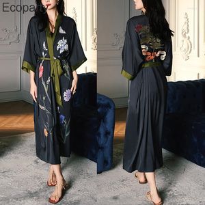 Ethnische Kleidung Frauen Frühling Sommer Kimono Lange Robe Sexy Schwarze Blume Gedruckt Halbe Hülse Bademantel Kleid Satin Freizeit Haus Kleid für Frau