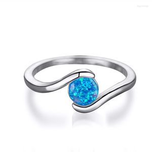 Bröllopsringar Enkel mode Birthstone Thin Ring Blue Fire Opal Round Stone Vintage Silver Color for Women Engagement Band