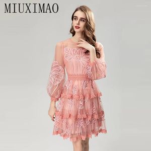 Vestidos casuais miuximao 2023 de alta qualidade de primavera elegante bolo de gaze bordada mini -mulheres vestes vestidos