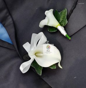 Flores decorativas de corsages artesanais brancos Pu Calla Lily Artificial Flower Wedding Supplies Boutonniere Brides Damaid Hand Pulseiro