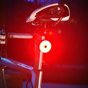 Cykelbelysning Röd LED -bakre cykel Hög synlighet Laddning av USB -svans Rundform Multifunktionella blinkande lampor 230204