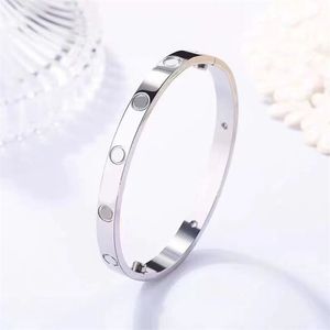 Bangles de diamante Love Bracelets Designer para Women Luxury Bracelet não ajustável Círculo moderno Pulseira de designer de designer requintada de designer requintada