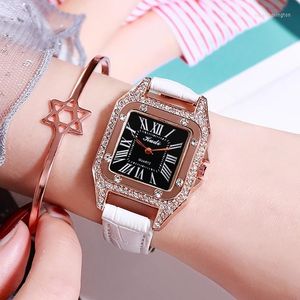Zegarek na rękę mody Square Square Rose Gold Diamond Kobiety obserwuj czarną tarczę prosty skórzany pasek kwarcowy