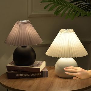 Tischlampen Koreanische Plissee Lampe Retro Keramik Schreibtisch Für Schlafzimmer Neben Wohnzimmer Dekoration Beleuchtung INS LED Nacht