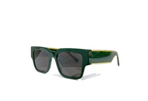 نظارة شمسية للنساء للنساء من نظارات الشمس من أشعة الشمس أسلوب الموضة يحمي العيون UV400 مع صندوق عشوائي وحالة 6184
