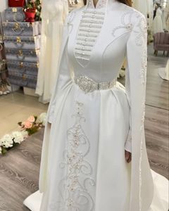 Elegant broderad arabisk vit en linje bröllopsklänningar hög hals långa ärmar muslimska enkla satin brudklänningar cape dubai kaftan brud slitage 2023