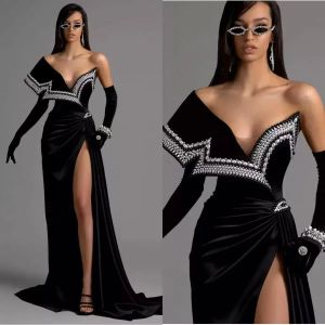 Vestidos de noturno de veludo preto Sweep Train do ombro Mermaid Prom Dresses High Slit Pearls Vestidos Formal Celebrity GOWNS BC14884