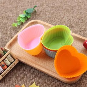 Strumenti per torte 10 pezzi Stampo in silicone Cuore Cupcake Muffin Cottura Stampi riutilizzabili resistenti al calore Colori casuali