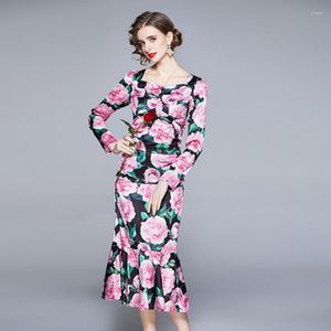 Casual Dresses Runway Rose Floral Trumpet Pleated Satin Women's Dress Sexig fyrkantig krage långärmad blomma tryck Kvinna strand Bodycon