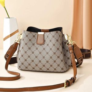 Bag kadın yeni moda kadın çanta kişilik büyük kapasite kova çantası yaz bir omuz crossbody çanta