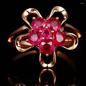 Eheringe Retro Rose Gold Blume Öffnung für Frauen Glanz Rot CZ Stein Inlay Modeschmuck Romantische Party Geschenk Ring