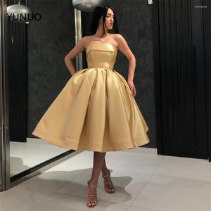 Sukienki imprezowe Yunuo Gold Short Ball Suknia Koktajl plus rozmiar Dubai Prosty bez ramiączek gorset z tyłu Homecoming Gala suknie balowe