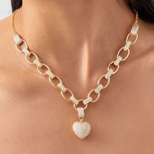 Pendanthalsband Nytt lyxigt hjärthalsband för kvinnor CZ Pendant Big Chunky Clavicle Chain Gothic 2022 Exquisite Fashion Girls Party Jewelry G230206