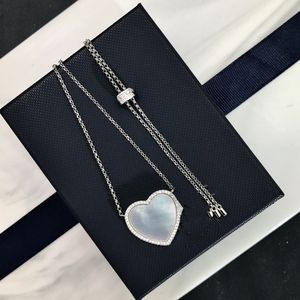 Collana con pendente classico di marca di lusso Van Clef Monaco S925 Argento sterling Bianco Madreperla Fascino a forma di cuore Girocollo a catena corta per gioielli da donna con scatola