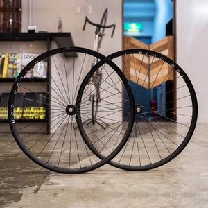 Велосипедные колеса at25 Fixed Gear ET 700C Одно скорость дорожка высокая прочность на велосипедные велосипедные колеса с 25 -миллиметровым ободком 32H подшипников 230206