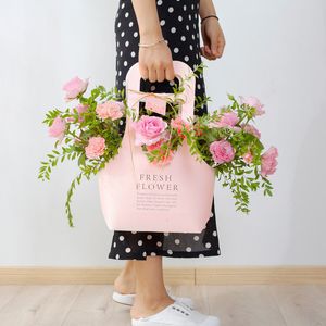 Confezione regalo 10 pezzi Bouquet Borsa di carta Kraft Lettera Scatola per imballaggio di fiori portatile Scatola per imballaggio di composizioni floreali per San Valentino 230206