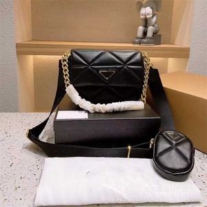 2023 V￤skor Clearance Outlets V￤ska kvinnor Nytt Lingge Wide Belt i en familj Messenger l￤der Enkel axel Fashion Women's Bag