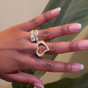 Vintage Hip Hop Hollow Heart Rings for Women Men Iced Out Finger Ring Fine Quality 18K Gold Bling CZ Cubic Zirconia Jewelry Valentine Gifts