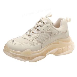 17FW pares claros Sapatos Triple S Sapatos Casuais Esnealhadores Homens Mulheres Moda Cristal Bottom Designer Treinadores Antigo Pad