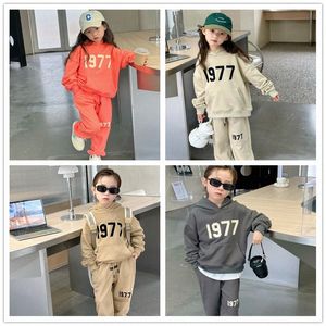 Giyim setleri ess kapüşonlu sweatshirt çocuk kıyafetleri bebek esansiyel kızlar erkek katlar tasarımcı moda sokak streover sweatshirtler gevşek tra o4jy#