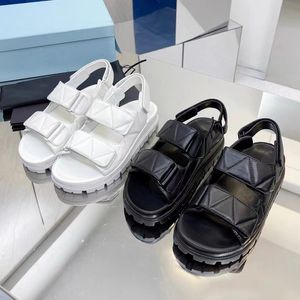 Designer-Damen-Sandalen, gesteppte, gepolsterte Nappaleder-Sandalen, gelb, weiß, schwarz, luxuriös, dicker Boden, rutschfest, weicher Boden, modische Strandhausschuhe