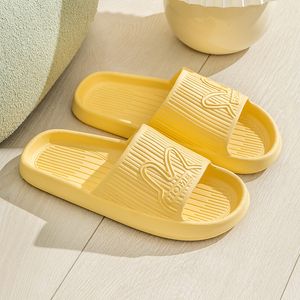 Sandali e ciabatte per la casa estate coperta leggera fondo morbido bagno bagno Scivoli amanti scarpe da spiaggia Nero Bianco Giallo Ciabatte Verde Infradito