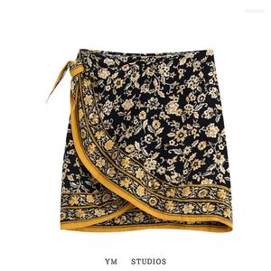 Etekler rüzgar restore eden antik yollar, basılı düğüm dekoratif render sarong etek uzun belden sarılmış çiçekler